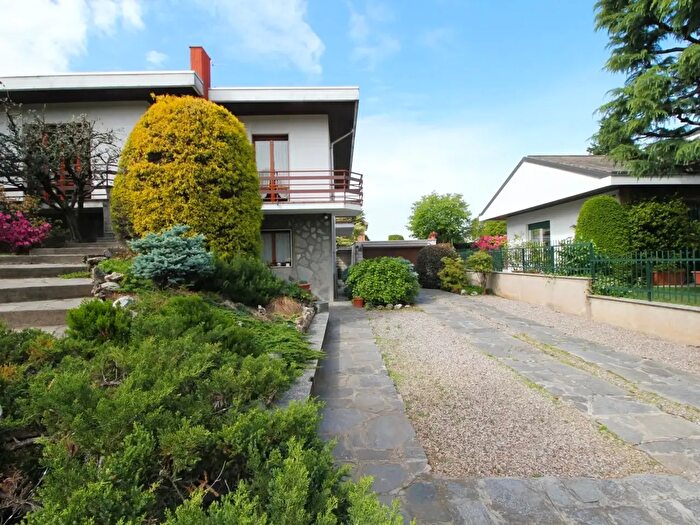 Casa con 8 locali in vendita in Via Mazzini, Rovello Porro