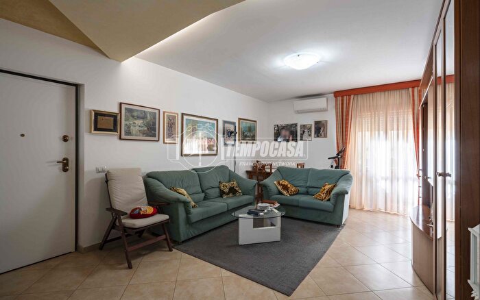 Appartamento quadrilocale in vendita in Via dellAcquedotto, Macerata