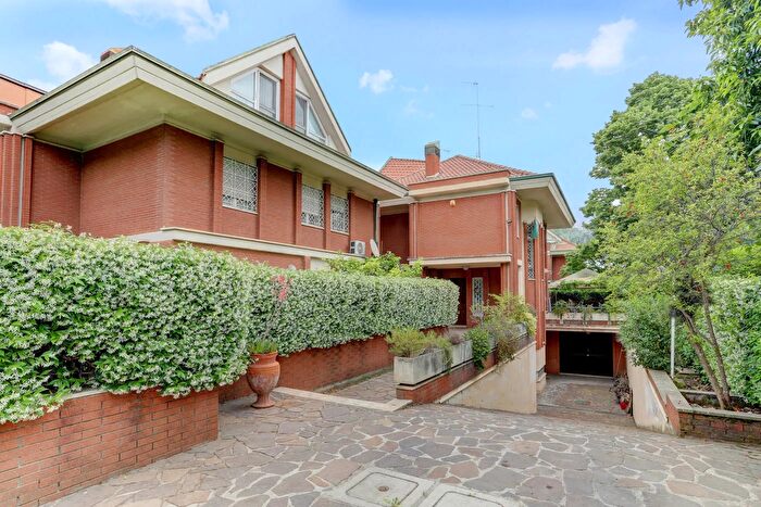 Casa con 6 locali in vendita in Viale dello Statuto, Latina