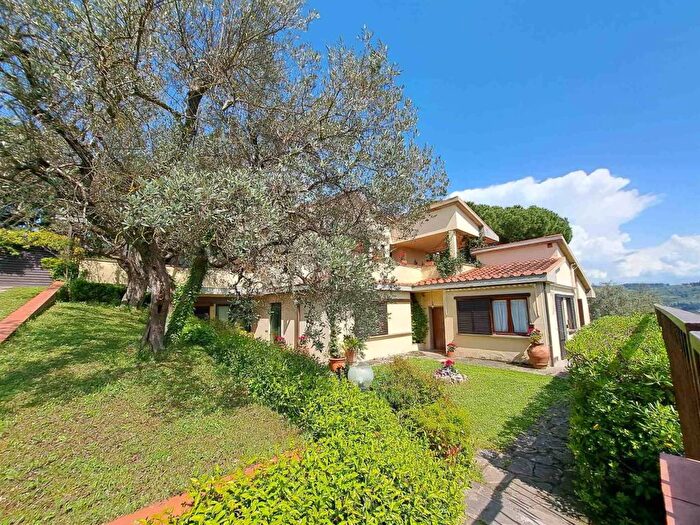 Appartamento con 6 locali in affitto in Via Bolognese, Bolognese, Firenze