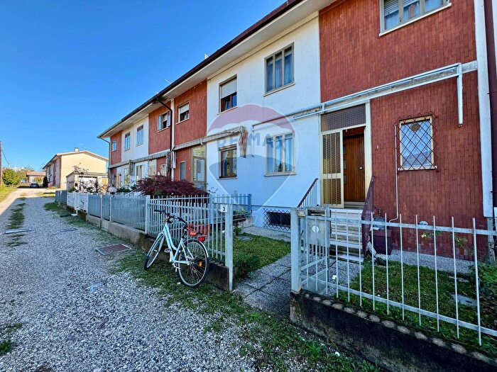 Casa trilocale in vendita in Via Colloredo, Pasian Di Prato