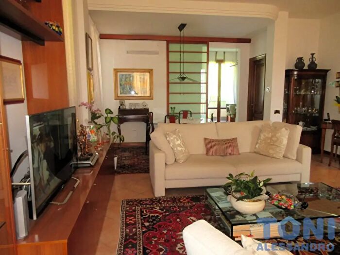 Casa con 6 locali in affitto in Empoli