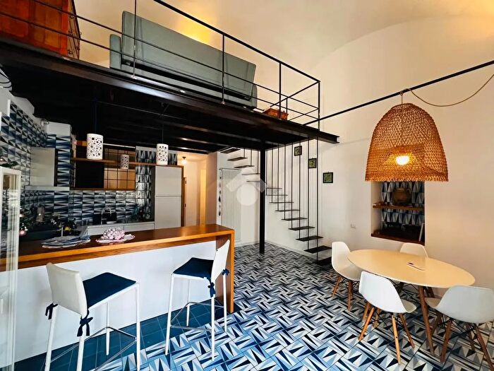 Appartamento trilocale in vendita in Via Strettola, Vietri Sul Mare