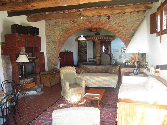 Casa con 6 locali in vendita in Pieve a Elici Montigiano Gualdo, Massarosa