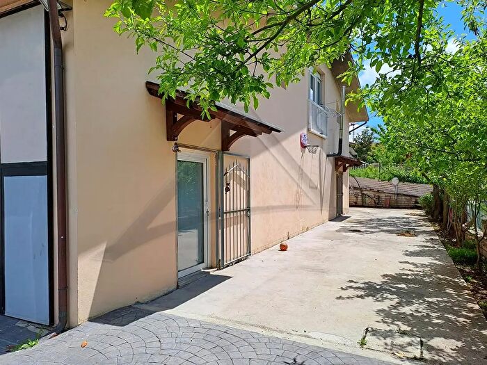 Casa trilocale in vendita in Via Gualchiera, SantEusanio Forconese