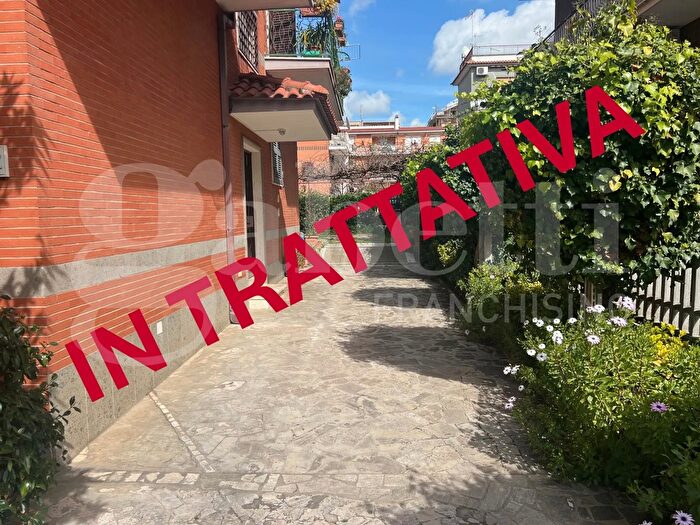 Appartamento bilocale in vendita in Via Rosasco, Roma