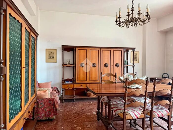 Appartamento quadrilocale in vendita in Via l La Marca, Pesaro