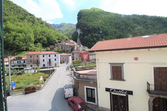 Appartamento quadrilocale in vendita in Fivizzano