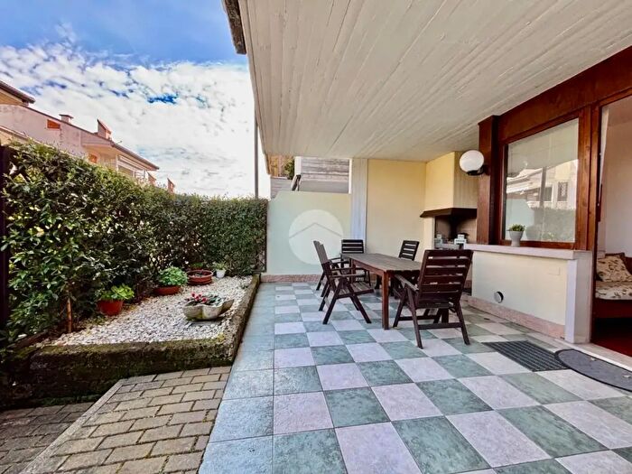 Appartamento quadrilocale in vendita in Via Giulio Cesare, Desenzano Del Garda