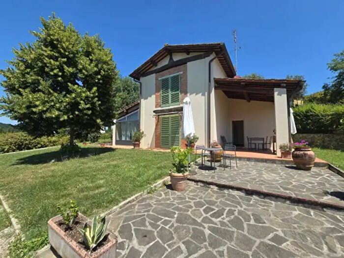 Casa con 6 locali in vendita in Terranuova Bracciolini