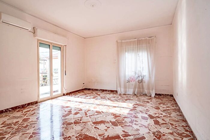 Appartamento con 5 locali in vendita in Via Domenico Cucinotta, Giarre