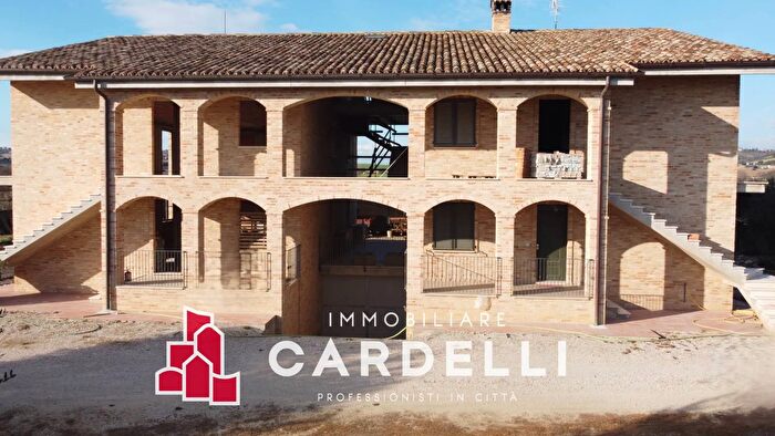 Casa con 10 locali in vendita in Contrada Selve, Montecosaro