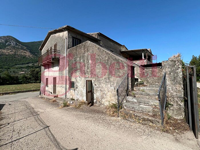 Casa quadrilocale in vendita in Via Pozzarachella Snc, Faicchio