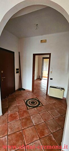 Appartamento trilocale in vendita in Piazza De Lera, Cremona