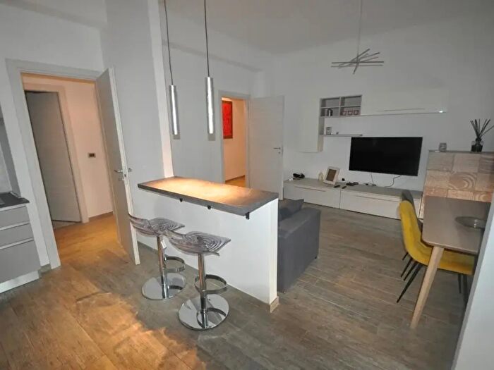 Appartamento con 5 locali in affitto in La Spezia