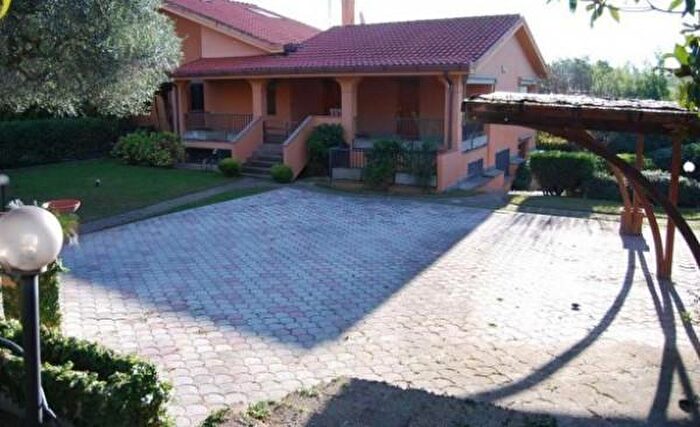 Casa con 6 locali in vendita in Via Ardeatina, Roma