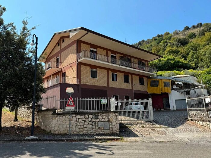 Casa con 5 locali in vendita in Via LagoColle San Magno, Colle San Magno