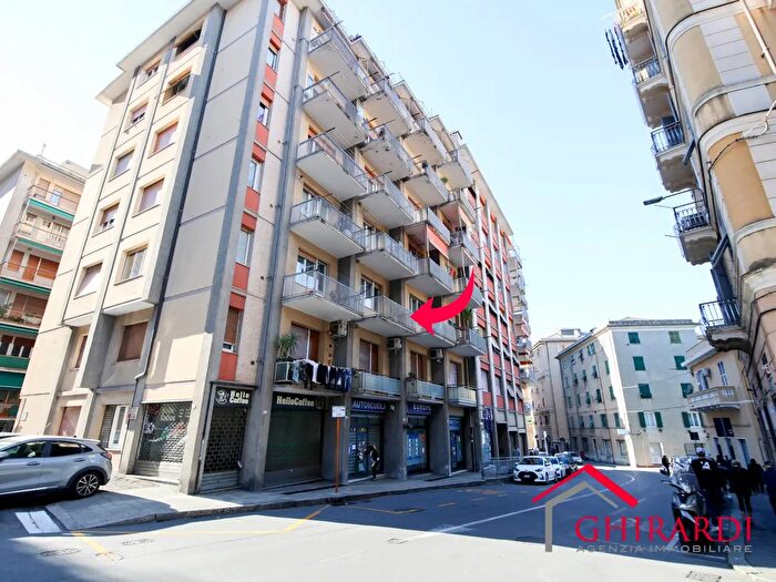 Appartamento con 7 locali in affitto in Via Borzoli, Genova