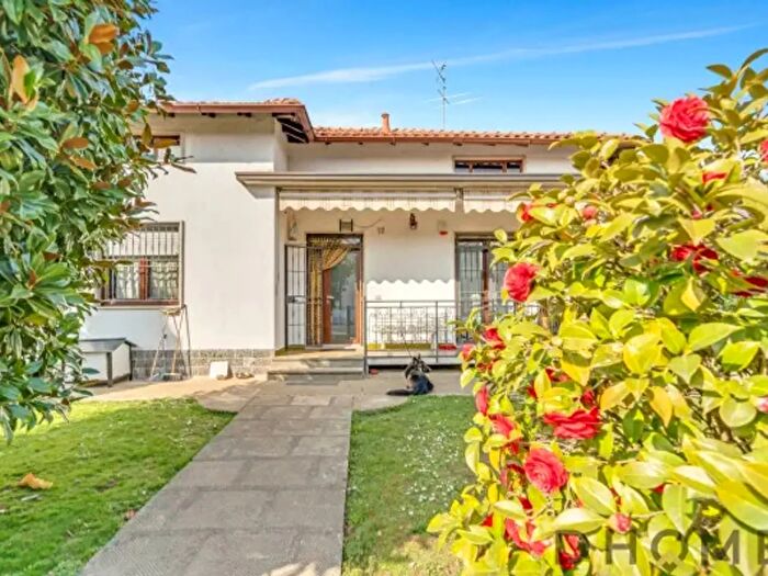 Casa trilocale in vendita in Via a Manzoni, Madone