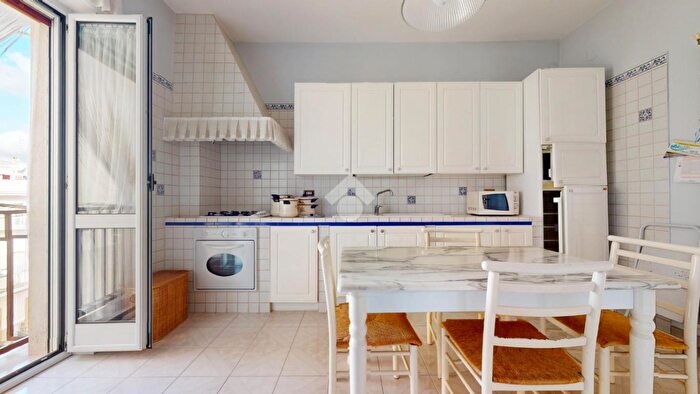 Appartamento con 5 locali in vendita in Via Fratelli Bandiera, Oria