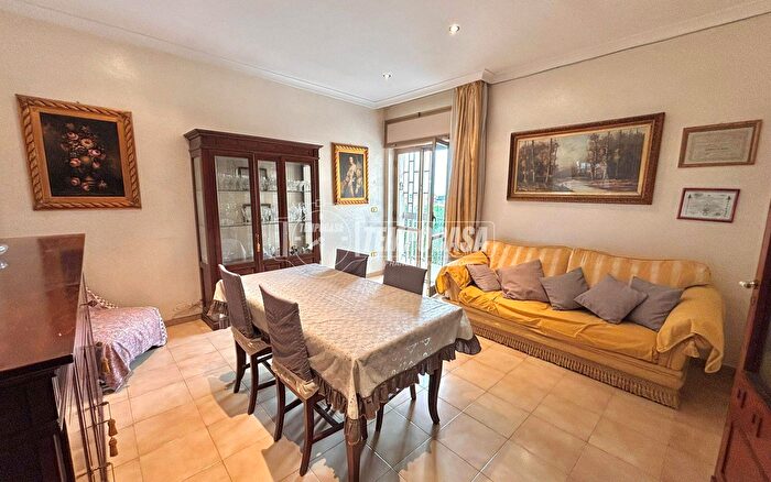 Appartamento trilocale in vendita in Via Francesco Arnaldi, Napoli