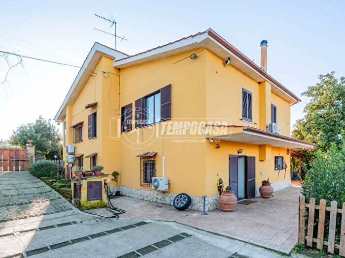 Casa con 5 locali in vendita in Bracciano
