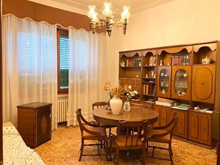 Casa con 7 locali in vendita in Envenuto Cellini, Empoli