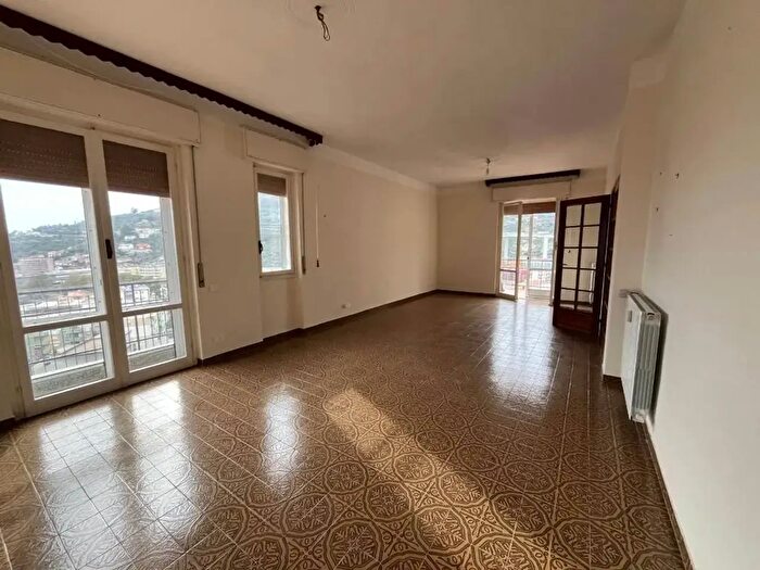 Appartamento quadrilocale in vendita in Via Cesare Battisti, Imperia