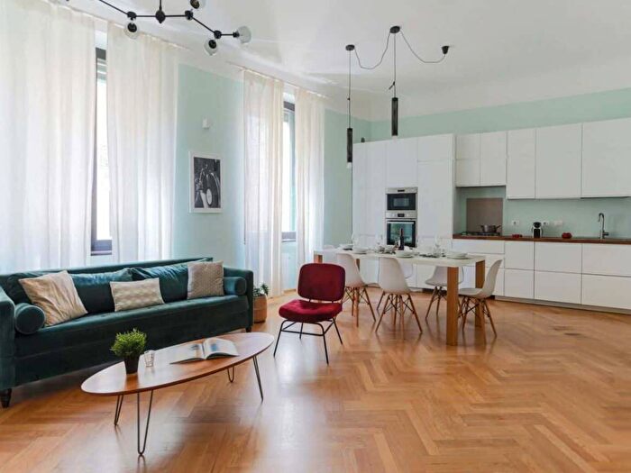Appartamento trilocale in affitto in Via Marco Aurelio, Pasteur, Milano