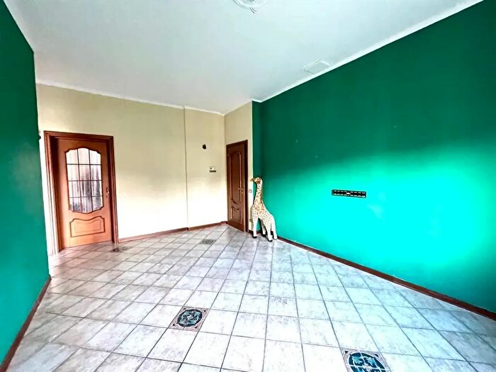 Appartamento quadrilocale in vendita in Via Italo Cremona, Gazzada Schianno