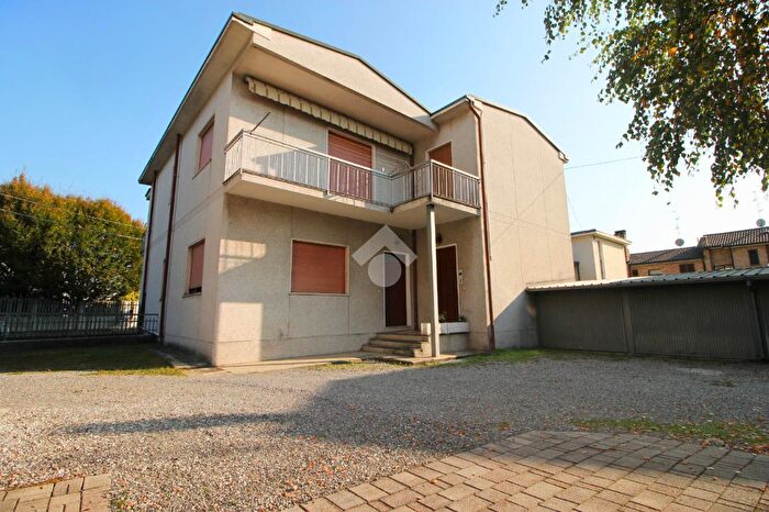 Casa quadrilocale in vendita in Via Consorziale dei Boschi, Meda