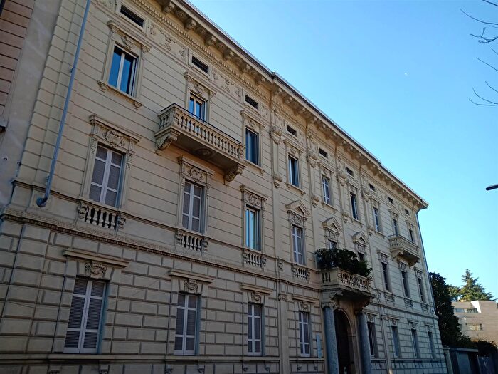 Appartamento trilocale in vendita in Via Roma, Gallarate