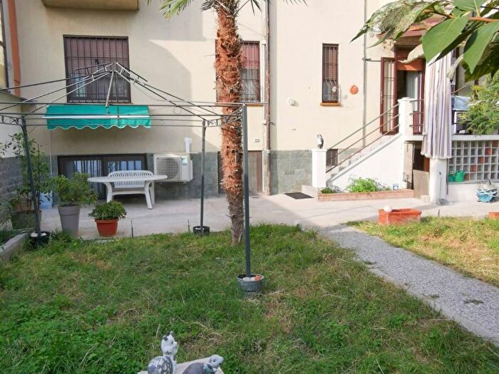 Casa con 6 locali in vendita in Via Val di Non, Precotto, Milano