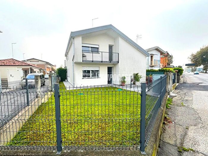 Appartamento trilocale in vendita in Via Roma Destra, Jesolo