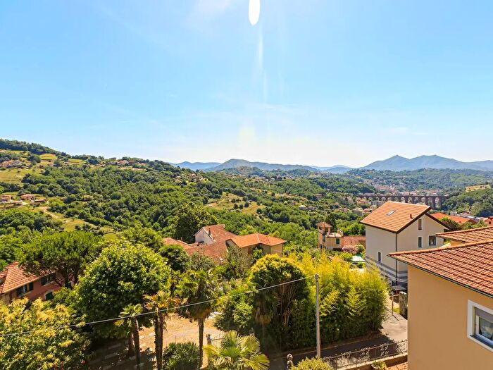 Appartamento con 8 locali in vendita in Via Primo Cavallieri, Campomorone