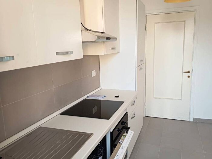Appartamento trilocale in affitto in Via Antonio Fogazzaro, Montenero, Milano