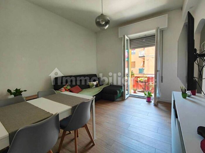 Appartamento quadrilocale in affitto in Via Breno, Lodi Brenta, Milano