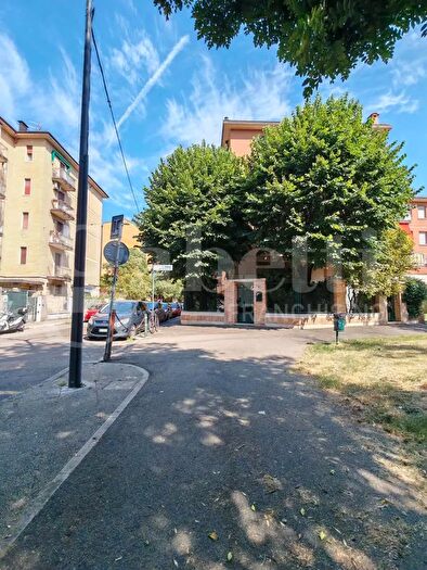 Appartamento trilocale in vendita in Via Vezza, Bologna