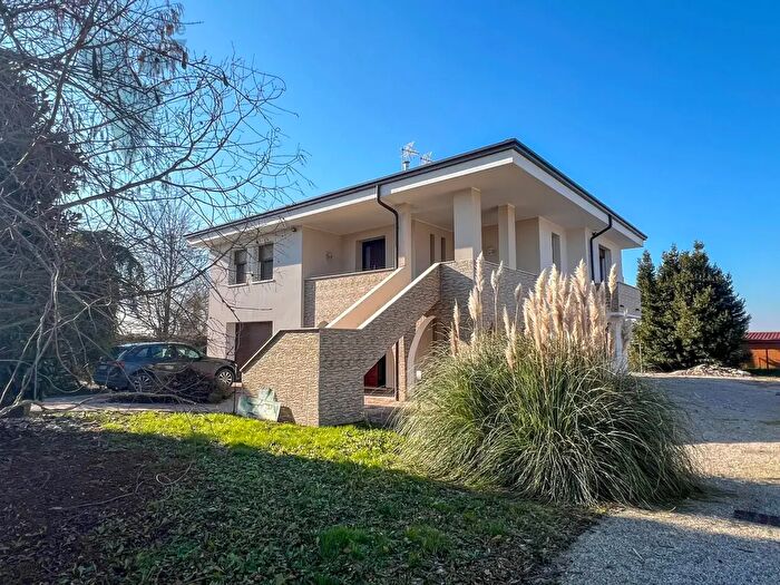 Casa trilocale in vendita in Via San Giuseppe, Correzzola