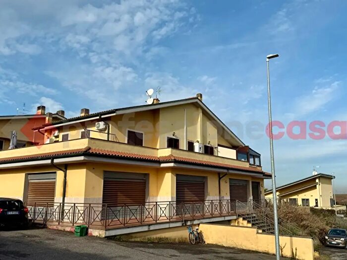 Appartamento trilocale in vendita in Roma