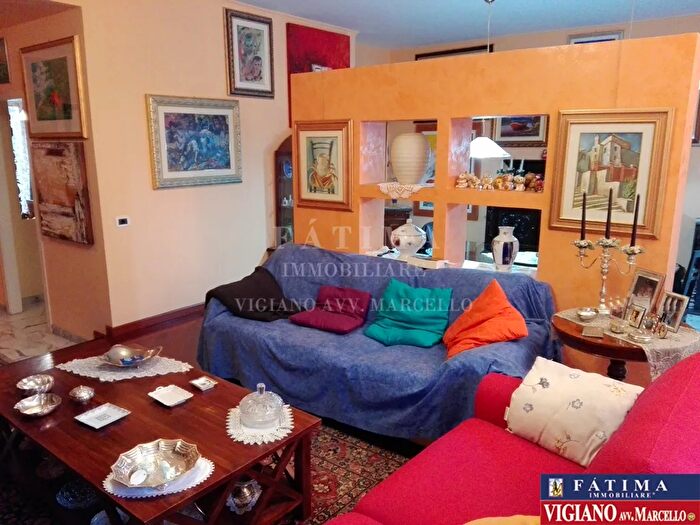 Appartamento con 9 locali in vendita in False, Foggia