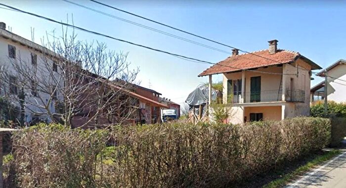 Casa con 5 locali in vendita in Via Piana, Suno