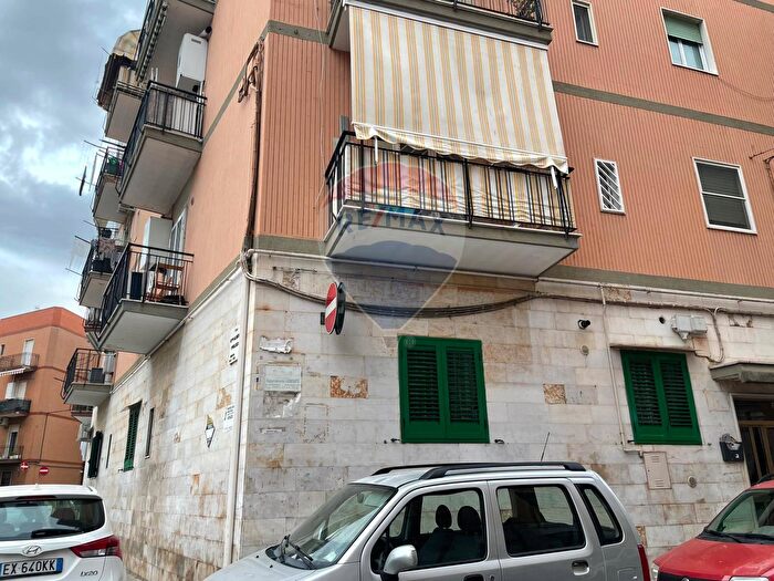 Appartamento trilocale in vendita in Via Cutinelli, Trani