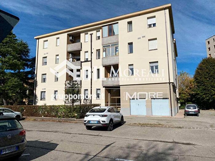 Appartamento trilocale in vendita in Via Repubblica di Montefiorino, Modena