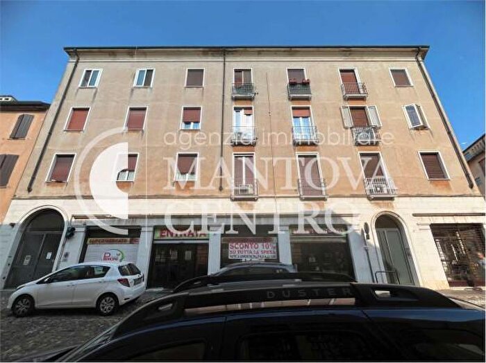 Appartamento con 5 locali in vendita in Via Porto, Mantova