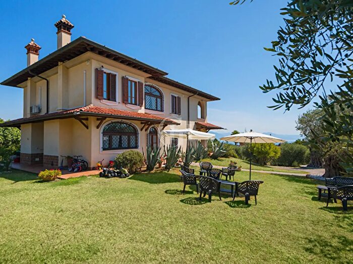 Casa con 10 locali in vendita in Lonato del Garda