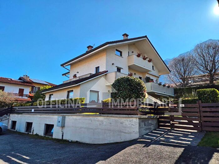 Appartamento trilocale in vendita in Via Famiglia Cornelio, Colico