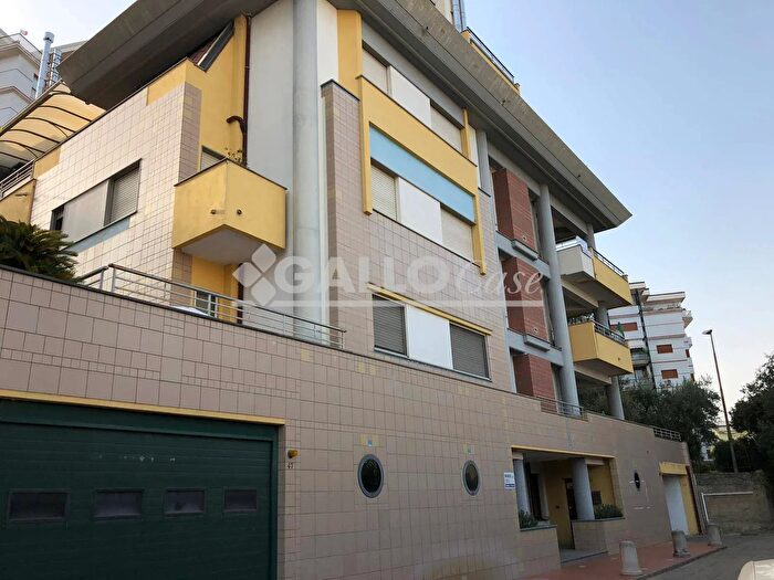 Appartamento con 6 locali in affitto in Via Muzzillo Cosenza, Cosenza