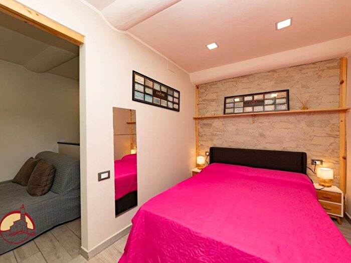 Appartamento monolocale in affitto in Vico Salvaghi, Maddalena, Genova