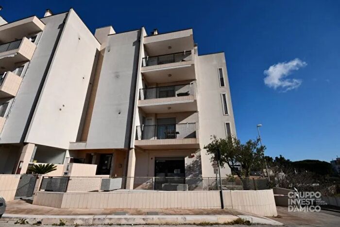 Appartamento trilocale in vendita in Via Giovanni Guareschi Locorotondo Bari Locorotondo, Locorotondo